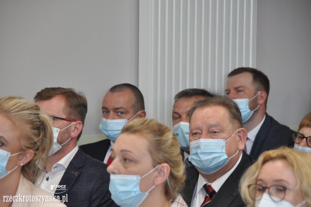 Szpital po rozbudowie otwarty z pompą