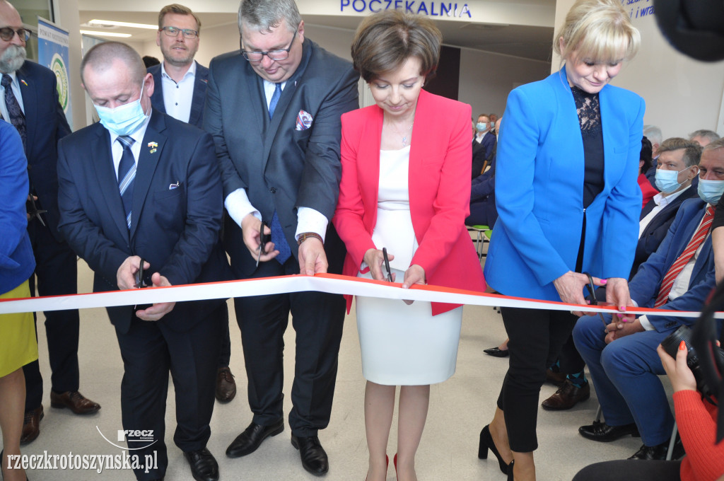 Szpital po rozbudowie otwarty z pompą