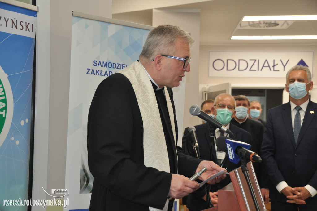 Szpital po rozbudowie otwarty z pompą