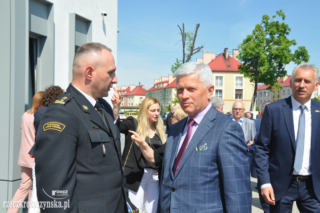 Szpital po rozbudowie otwarty z pompą