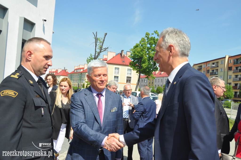 Szpital po rozbudowie otwarty z pompą