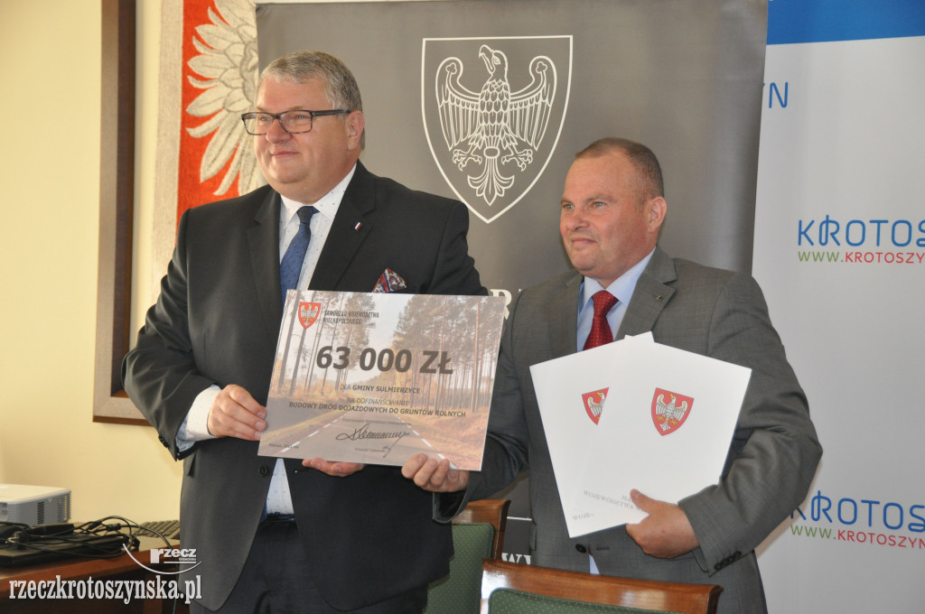 Wicemarszałek przywiózł pieniądze dla naszych gmin