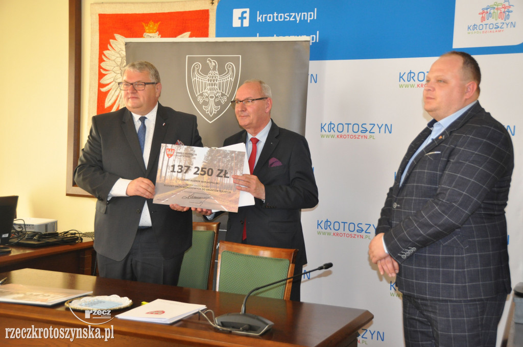 Wicemarszałek przywiózł pieniądze dla naszych gmin