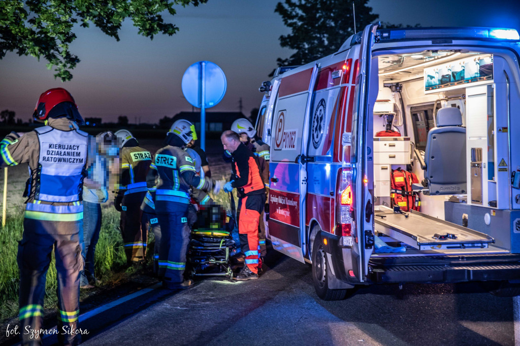 Wypadek na krajowej piętnastce. Auto potrąciło motorowerzystę