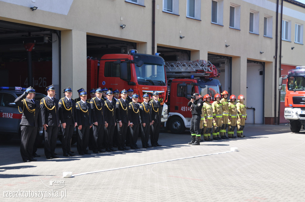 Awanse i odznaczenie z okazji Dnia Strażaka