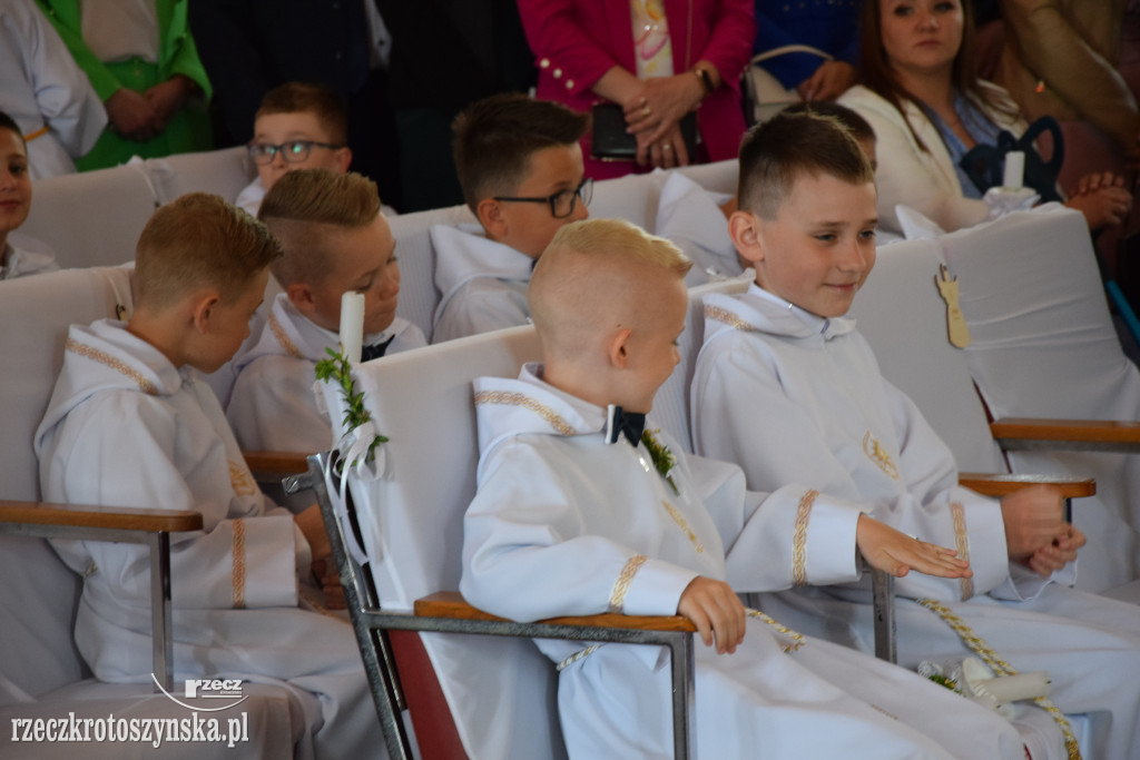 Dzieci z Magdalenki przyjęły p raz pierwszy sakrament komunii św.