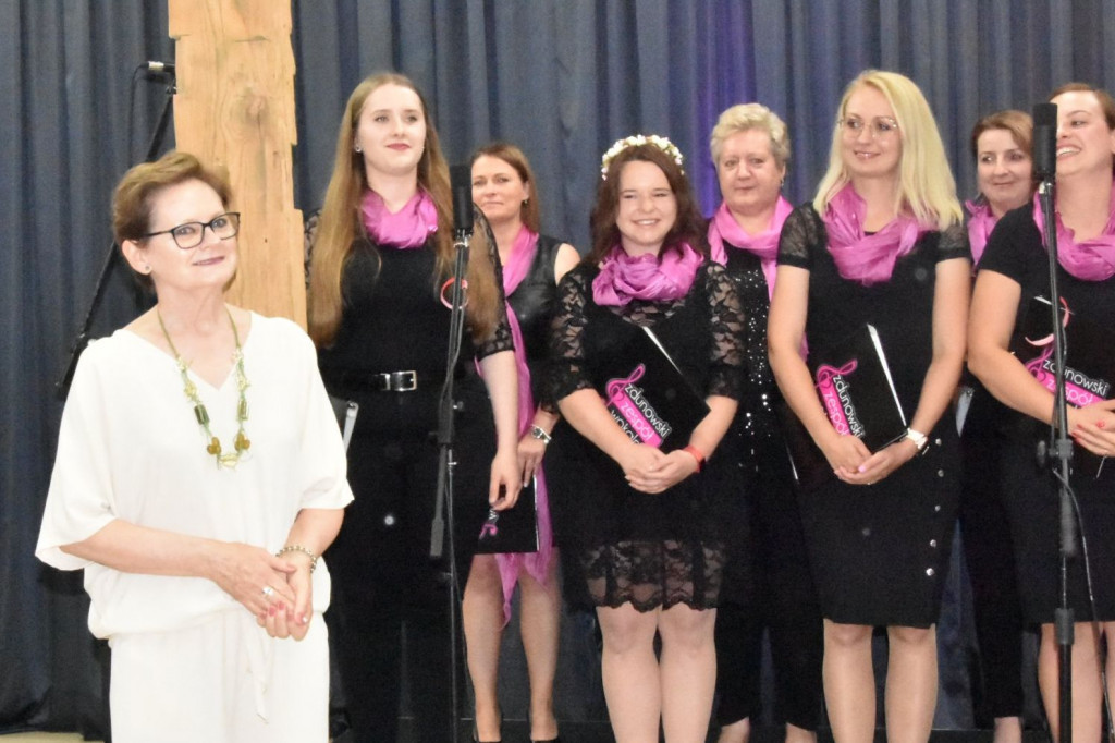 Koncert zespołu wokalnego w zdunowskiej bibliotece