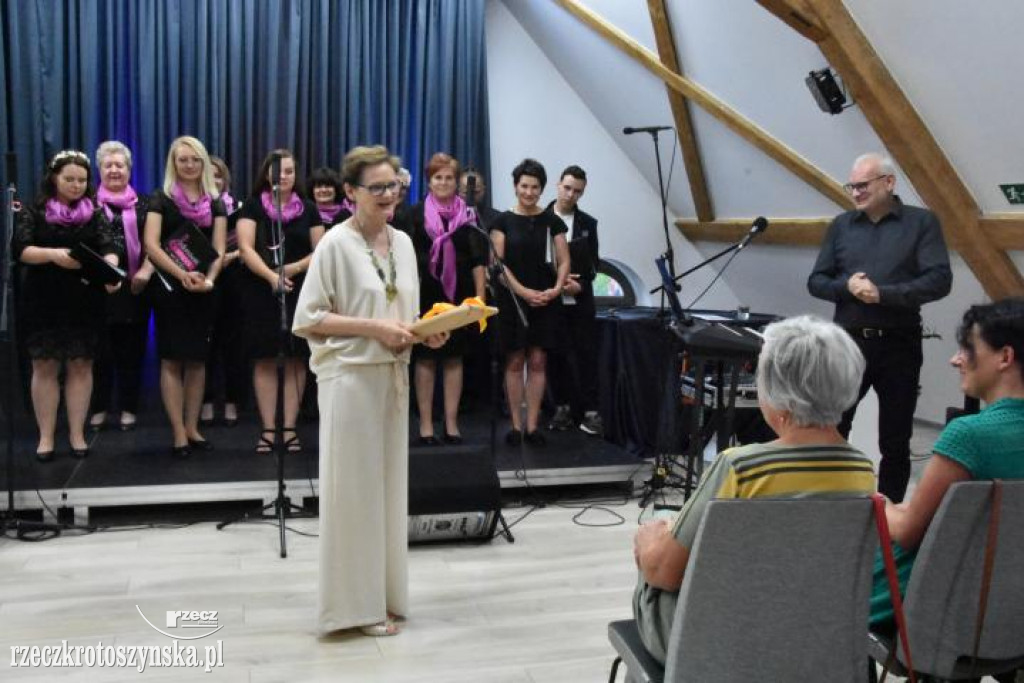 Koncert zespołu wokalnego w zdunowskiej bibliotece