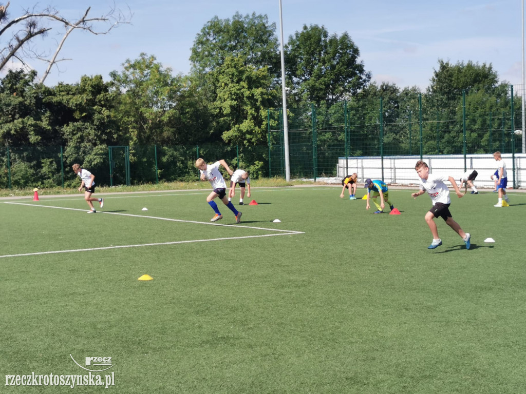 Młoda Astra Krotoszyn na obozie profilaktyczno-sportowym w Środzie Śląskiej