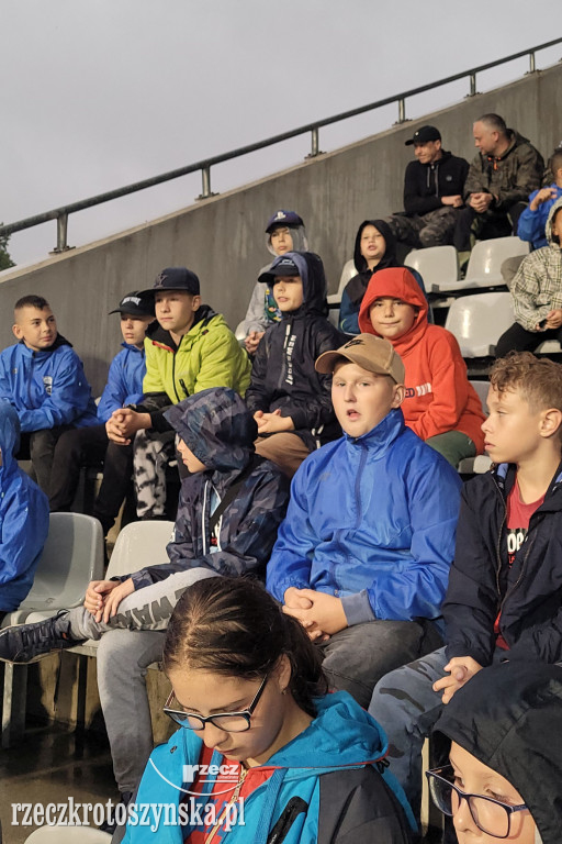 Młoda Astra Krotoszyn na obozie profilaktyczno-sportowym w Środzie Śląskiej