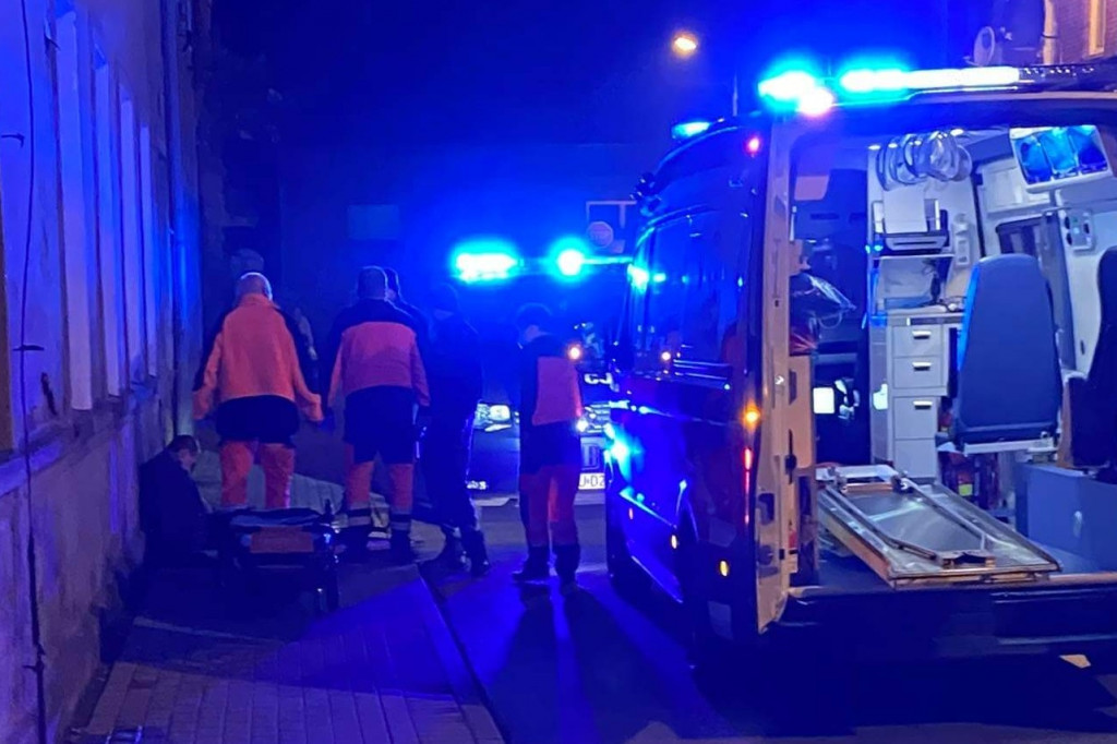 Wyskoczył z okna na pierwszym piętrze