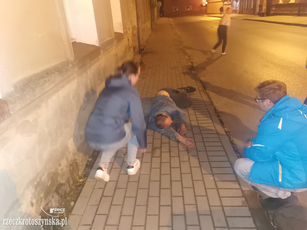 Wyskoczył z okna na pierwszym piętrze