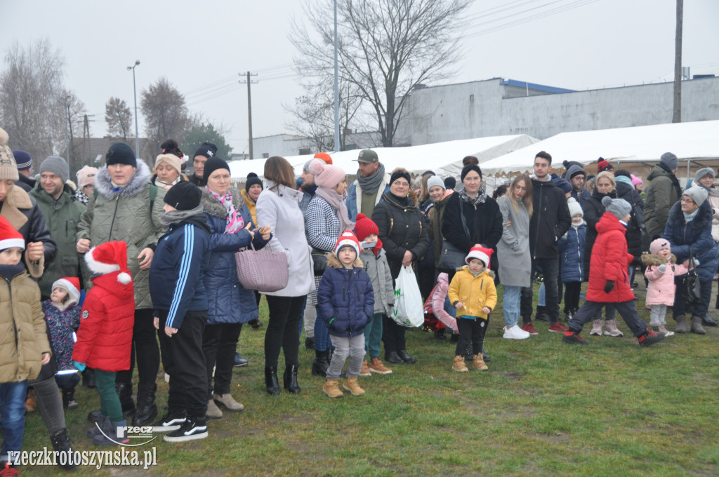 Świąteczny klimat na kiermaszu w Kobylinie
