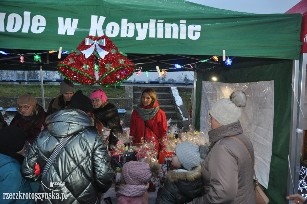 Świąteczny klimat na kiermaszu w Kobylinie