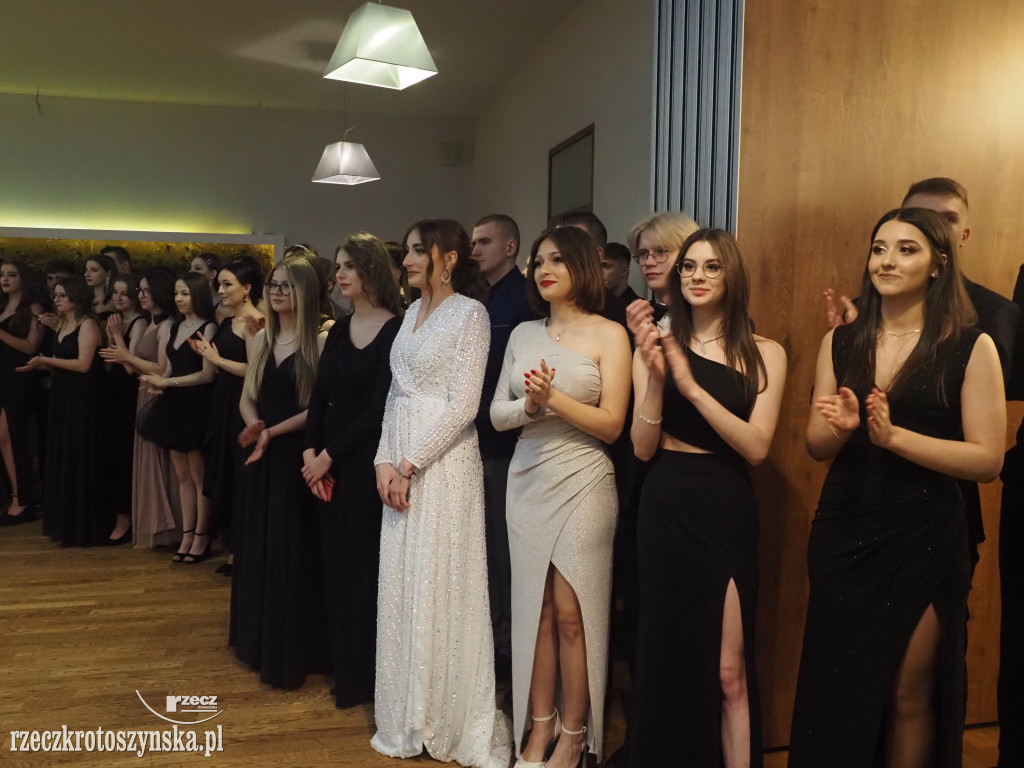 Studniówkowy bal w Kołłątaju