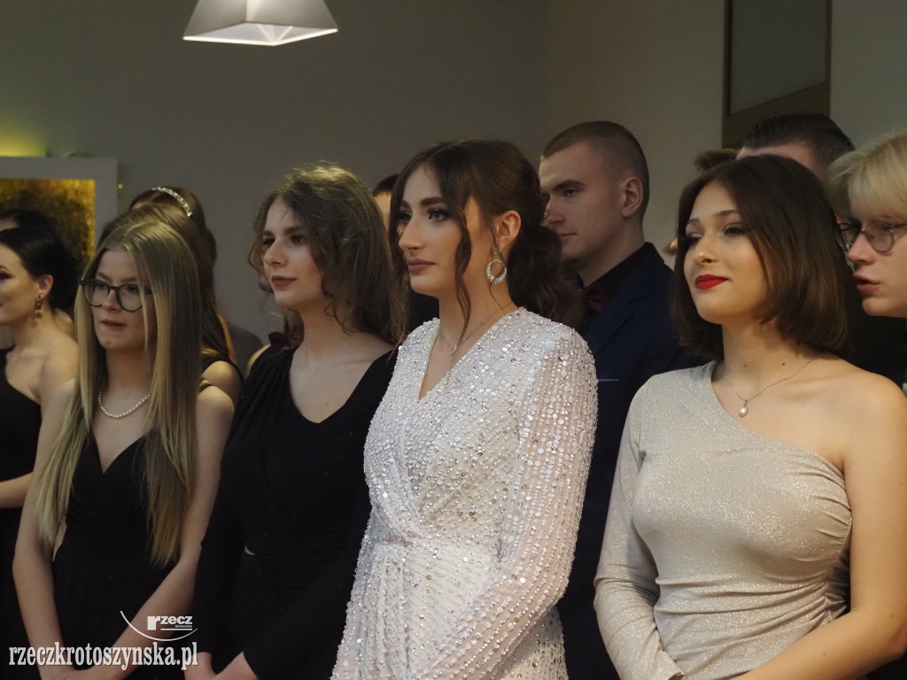 Studniówkowy bal w Kołłątaju