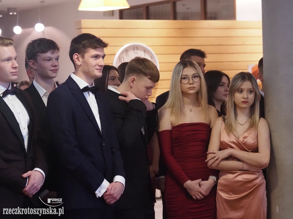 Studniówkowy bal w Kołłątaju