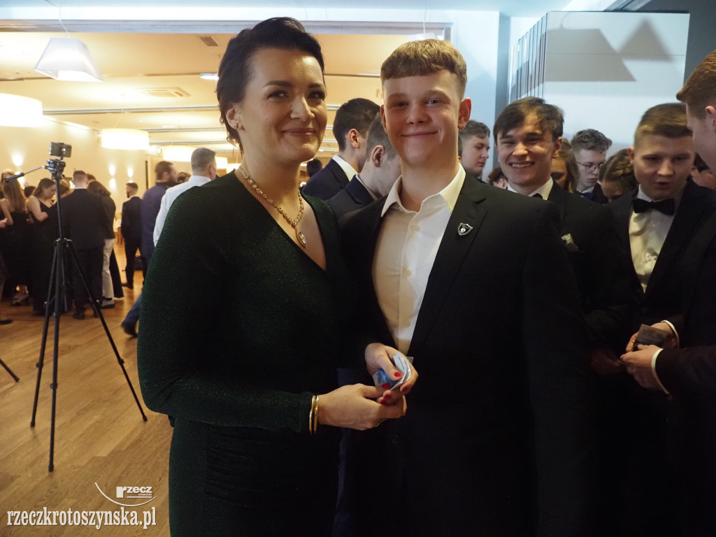Studniówkowy bal w Kołłątaju