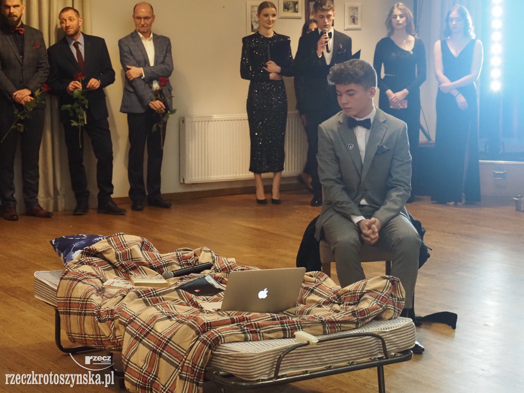 Studniówkowy bal w Kołłątaju