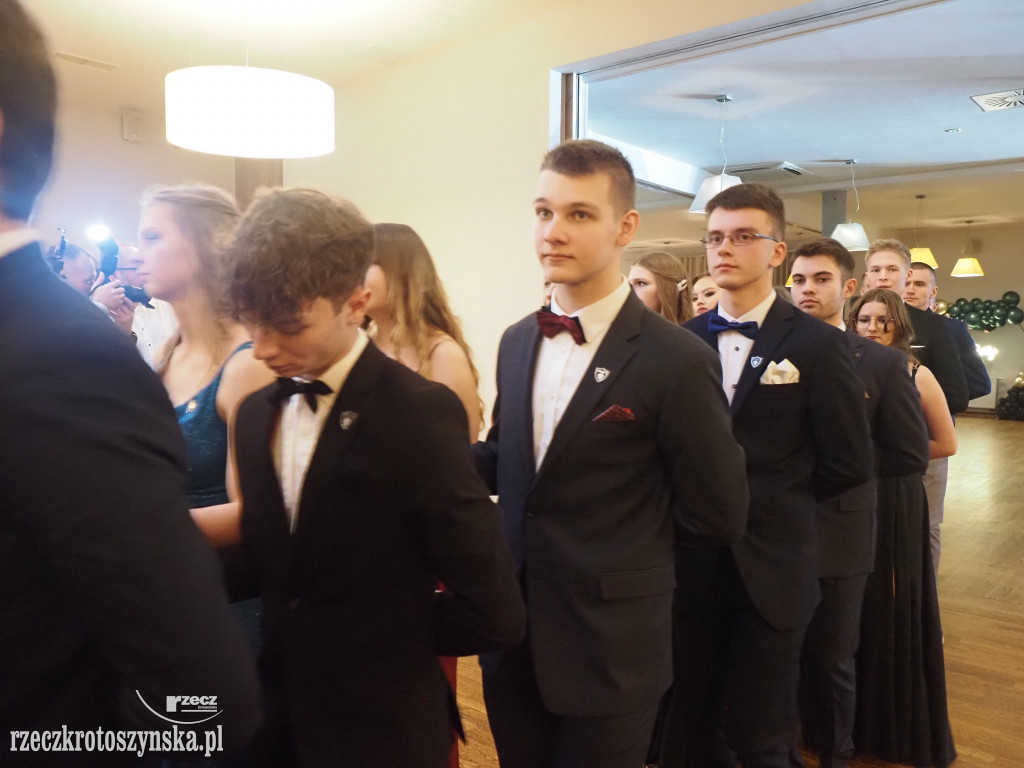Studniówkowy bal w Kołłątaju