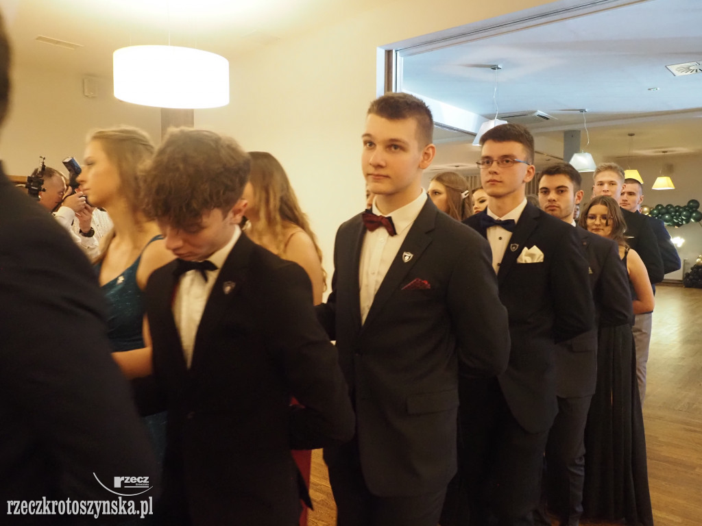 Studniówkowy bal w Kołłątaju
