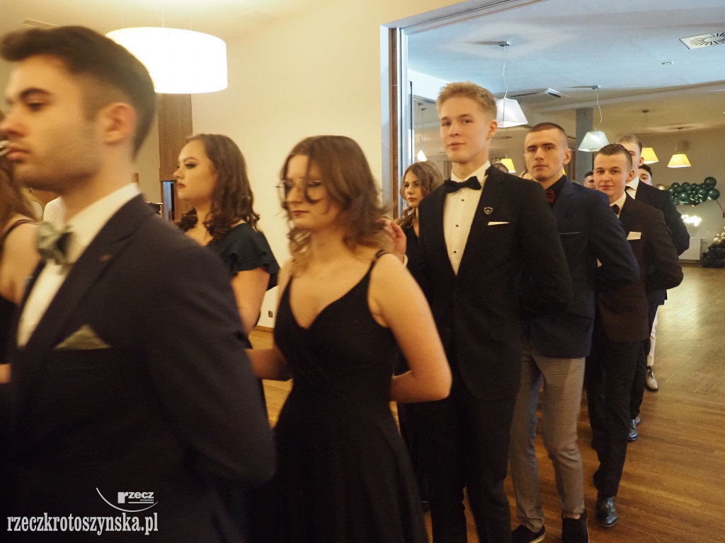 Studniówkowy bal w Kołłątaju