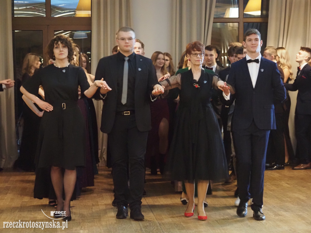 Studniówkowy bal w Kołłątaju