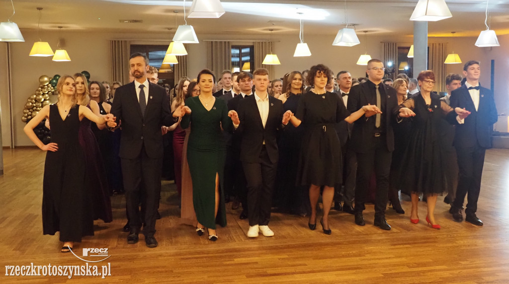 Studniówkowy bal w Kołłątaju