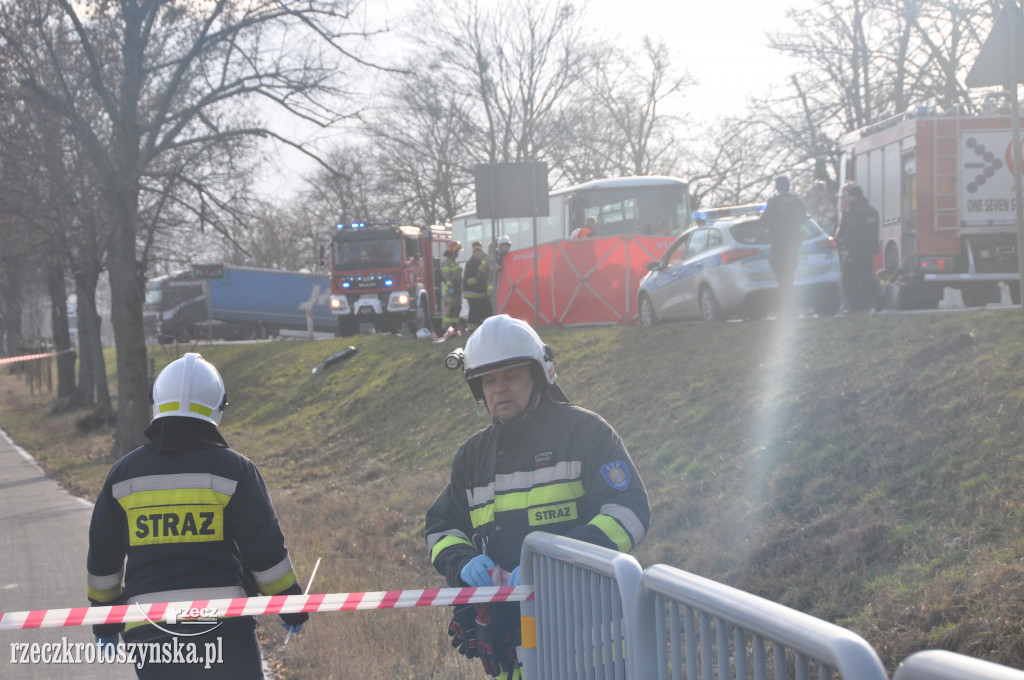 Tragiczny wypadek autobusu z osobówką