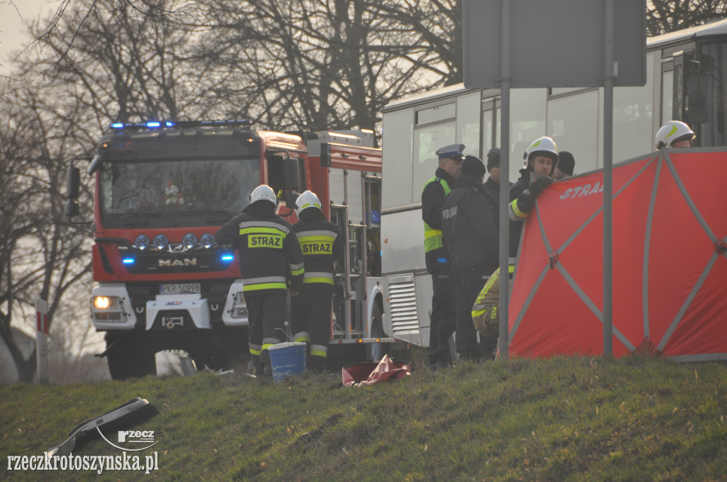 Tragiczny wypadek autobusu z osobówką