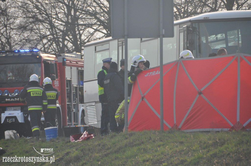 Tragiczny wypadek autobusu z osobówką