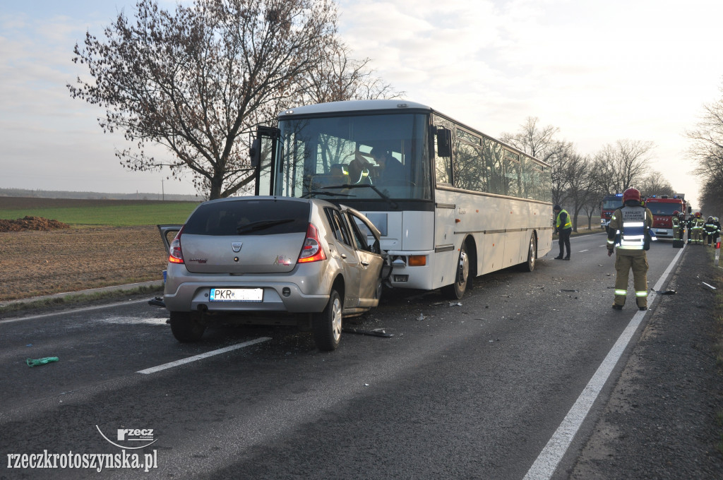 Tragiczny wypadek autobusu z osobówką