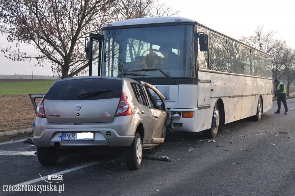 Tragiczny wypadek autobusu z osobówką