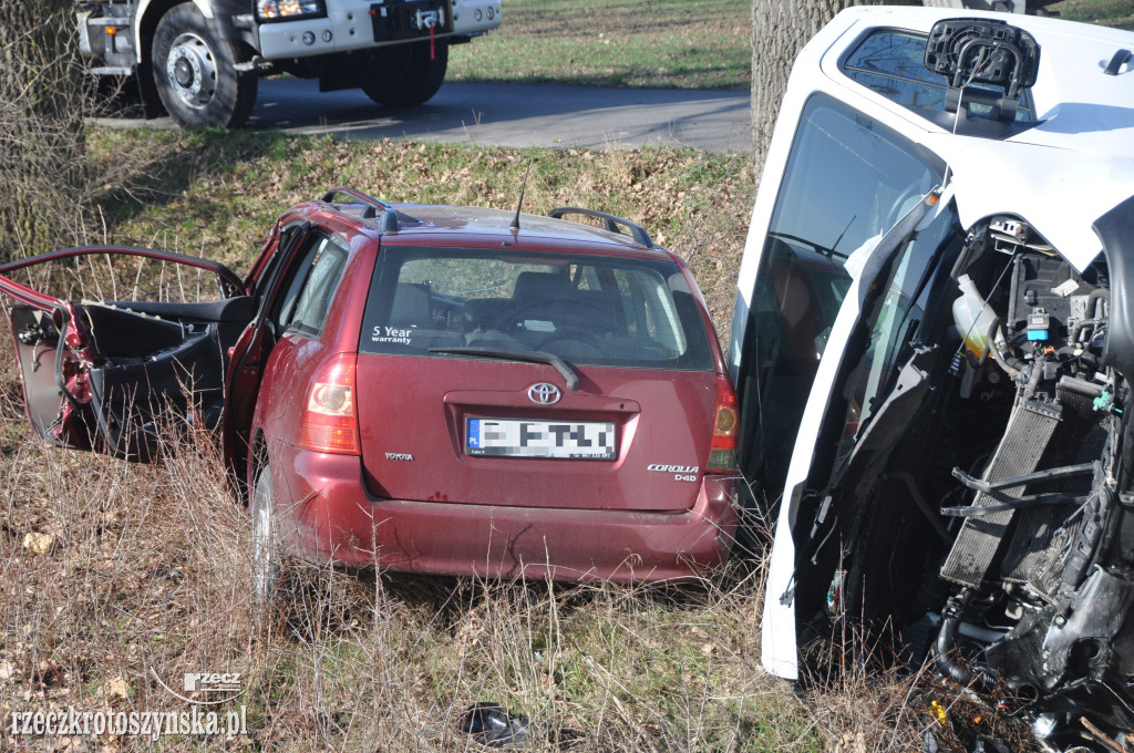 Zderzenie dwóch pojazdów na trasie Kuklinów - Nepomucenów