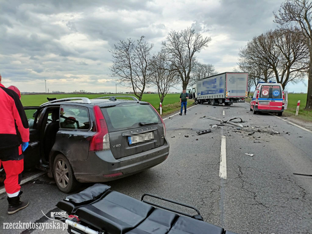 Groźny wypadek na drodze krajowej na granicy Krotoszyna