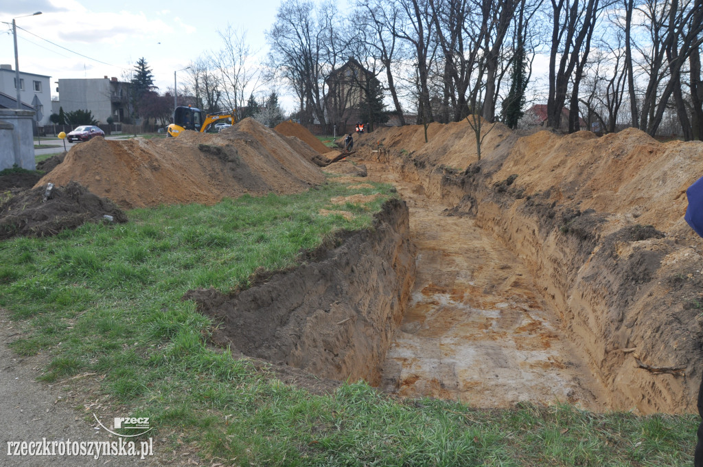 Przekopują cmentarz ewangelicki w poszukiwaniu grobu żołnierzy