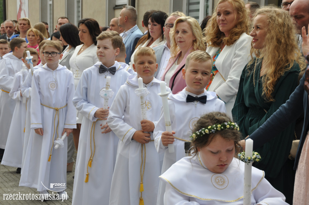 Dzieci z fary przystąpiły do I Komunii Św.