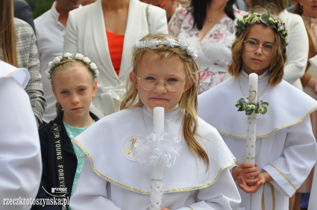 Dzieci z fary przystąpiły do I Komunii Św.