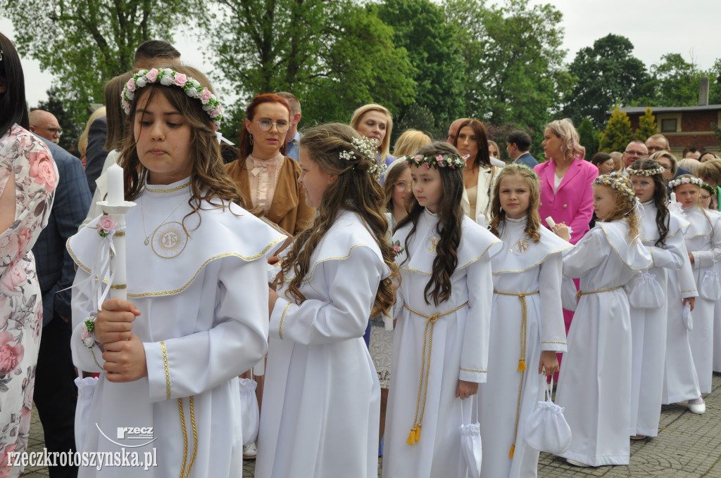 Dzieci z fary przystąpiły do I Komunii Św.