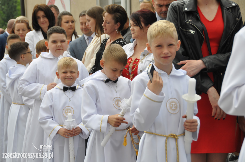 Dzieci z fary przystąpiły do I Komunii Św.