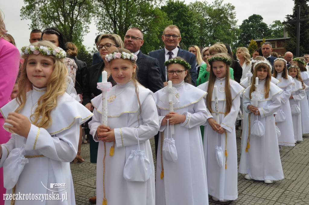 Dzieci z fary przystąpiły do I Komunii Św.