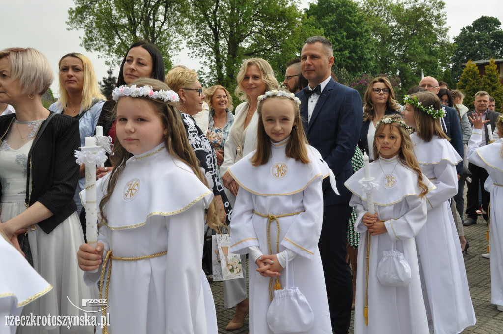 Dzieci z fary przystąpiły do I Komunii Św.