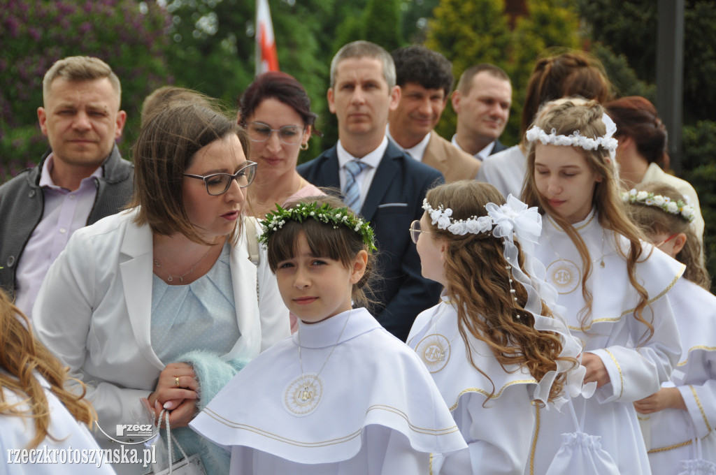 Dzieci z fary przystąpiły do I Komunii Św.