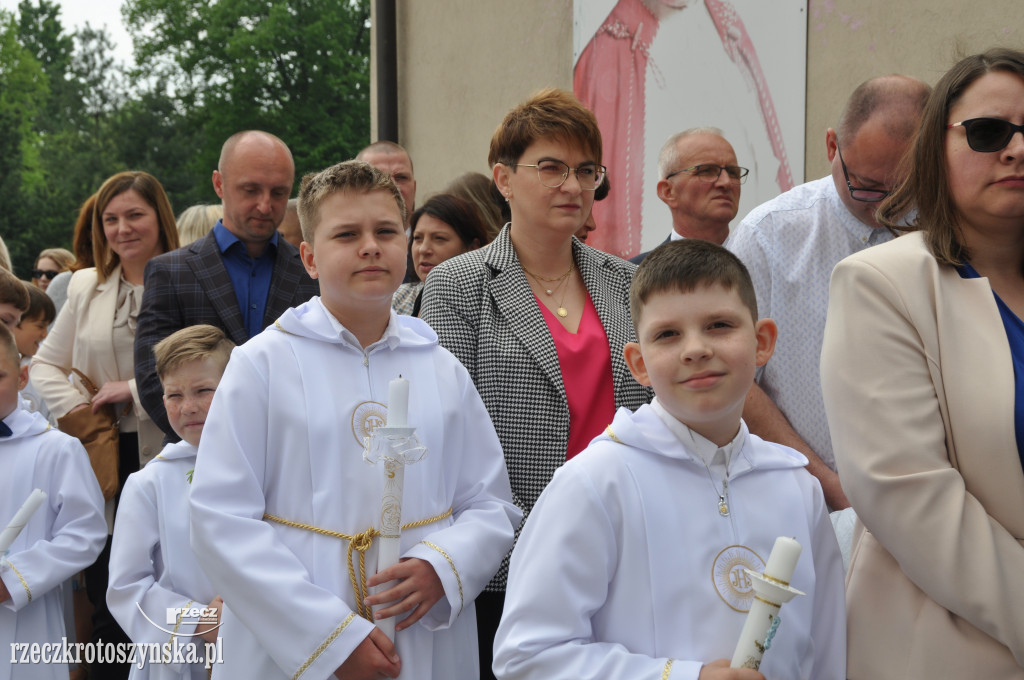 Dzieci z fary przystąpiły do I Komunii Św.