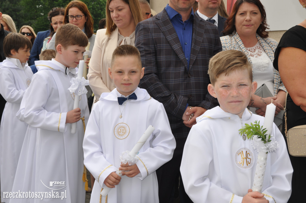 Dzieci z fary przystąpiły do I Komunii Św.