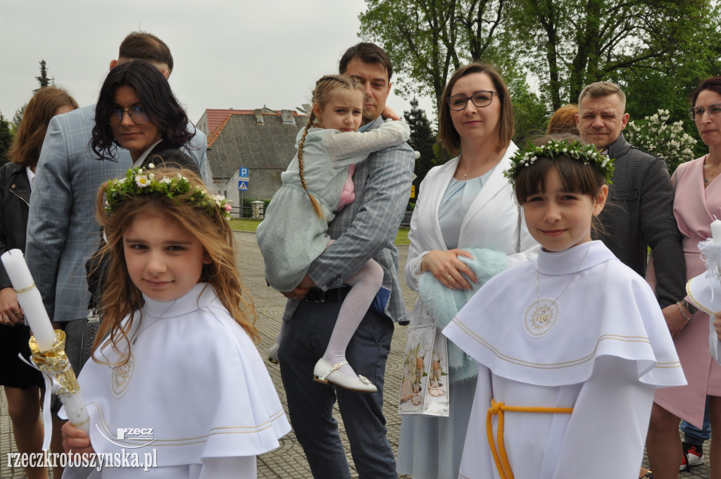 Dzieci z fary przystąpiły do I Komunii Św.