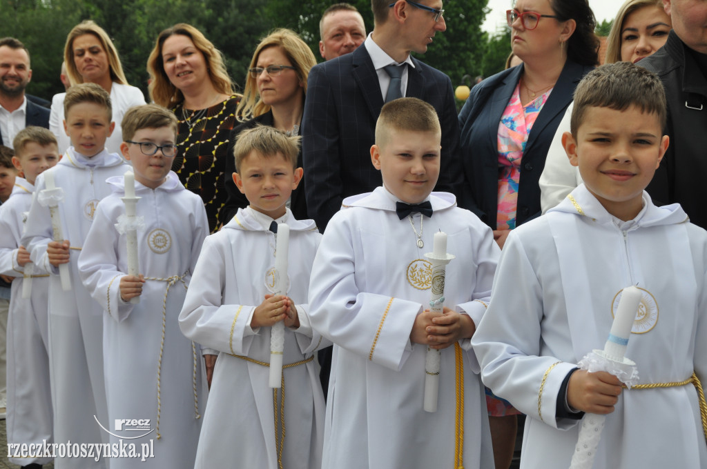 Dzieci z fary przystąpiły do I Komunii Św.