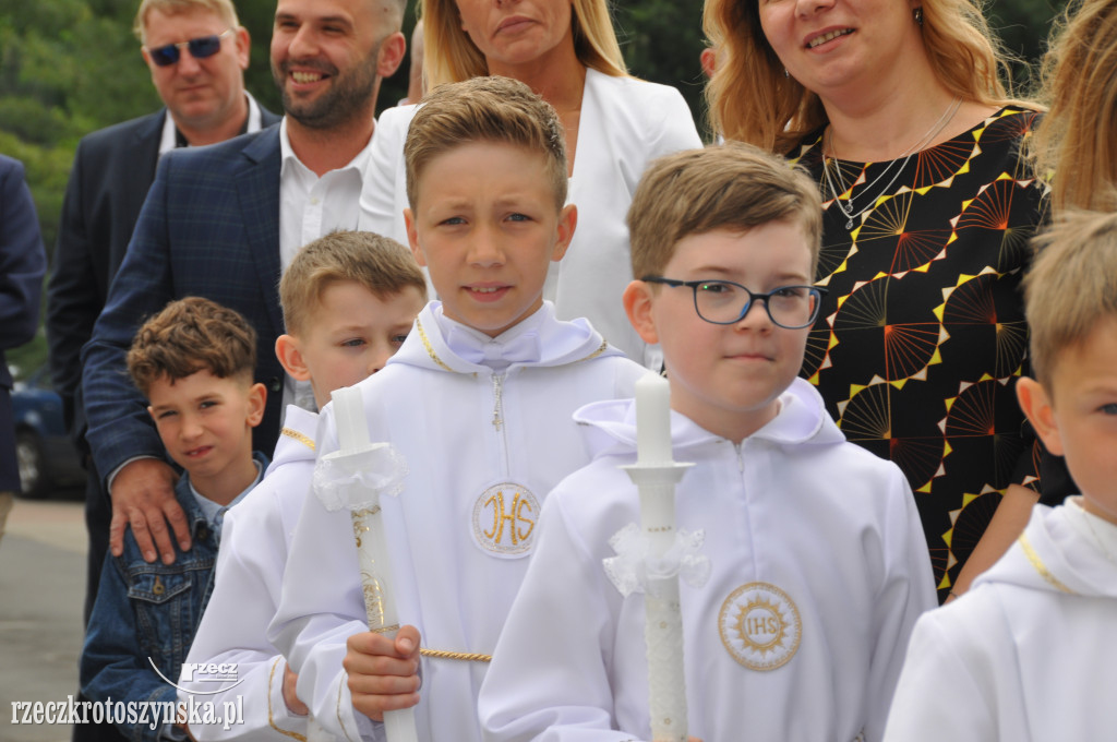 Dzieci z fary przystąpiły do I Komunii Św.