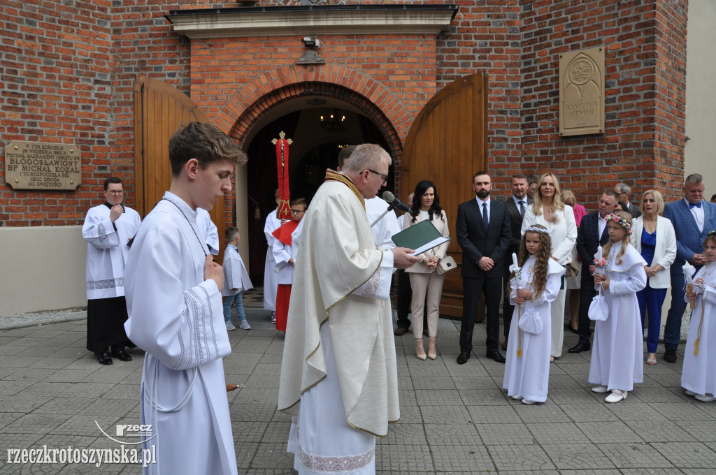 Dzieci z fary przystąpiły do I Komunii Św.