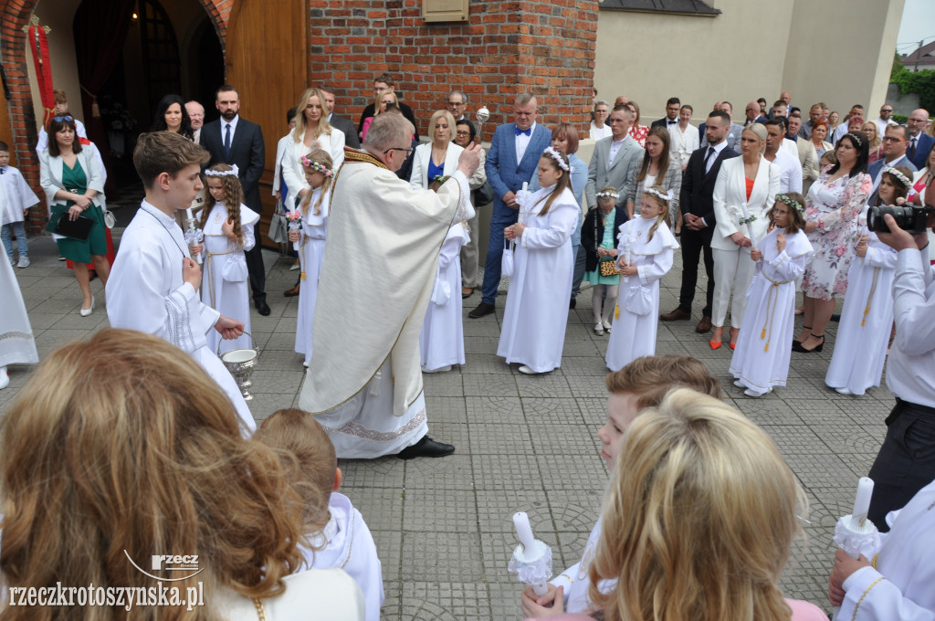 Dzieci z fary przystąpiły do I Komunii Św.